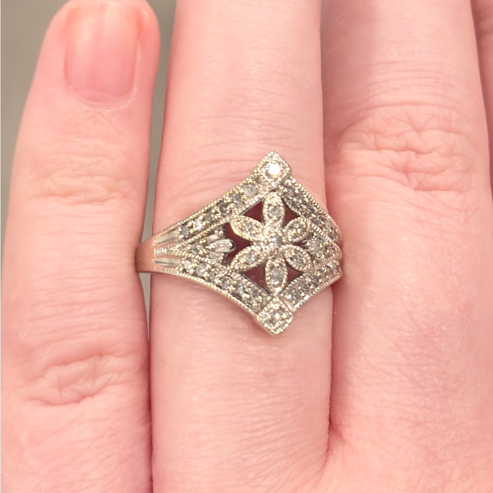 10K Diamond Snowflake Ring, Flower Filigree, Size 7.25, SUN Luxury - Picture 6 of 16